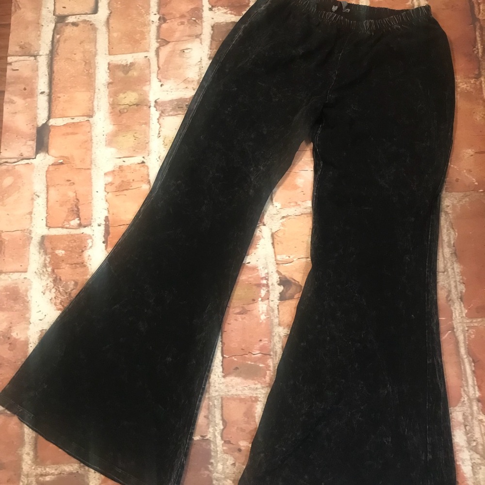 Black stretch bell bottoms 1x